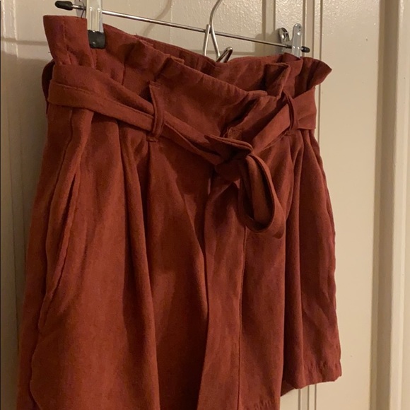 H&M Paper Bag Shorts Size 8 - Picture 2 of 7